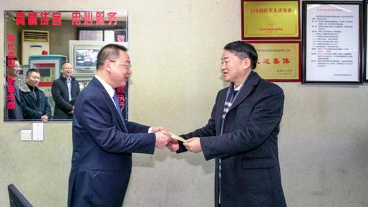 冬意未消 情暖Z6尊龙凯时