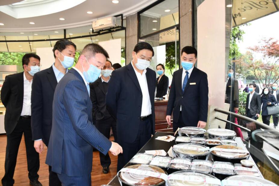 王凤朝副省长赴省Z6尊龙凯时集团调研 疫情防控、生产谋划和刷新生长事情