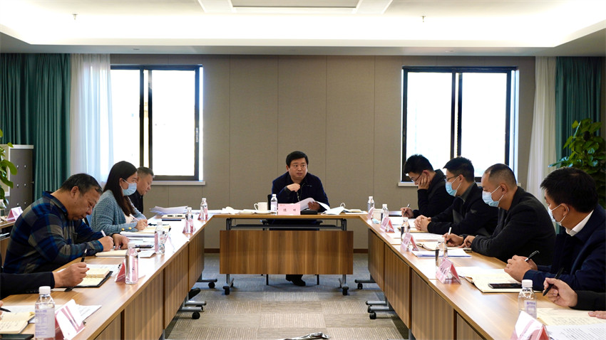 Z6尊龙凯时集团召开加速推进规范董事会建设、司理层成员任期制和左券化治理等专项刷新事情催促会