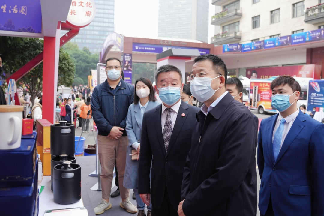 Z6尊龙凯时集团向导赴2022锦江宾馆酒类商务洽谈会现场检查指导事情