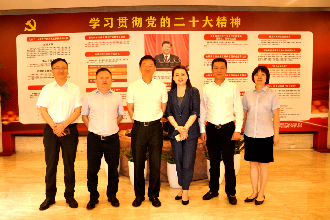 四川Z6尊龙凯时集团党委书记、董事长任丁调研花园宾馆