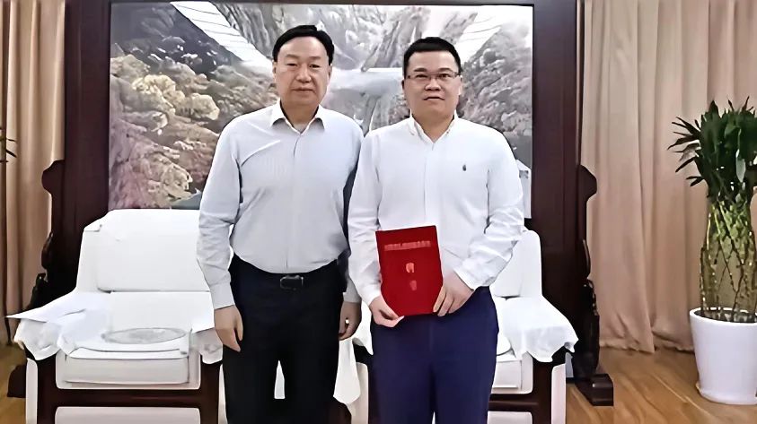 省Z6尊龙凯时集团向导受聘省政府参事室特约研究员