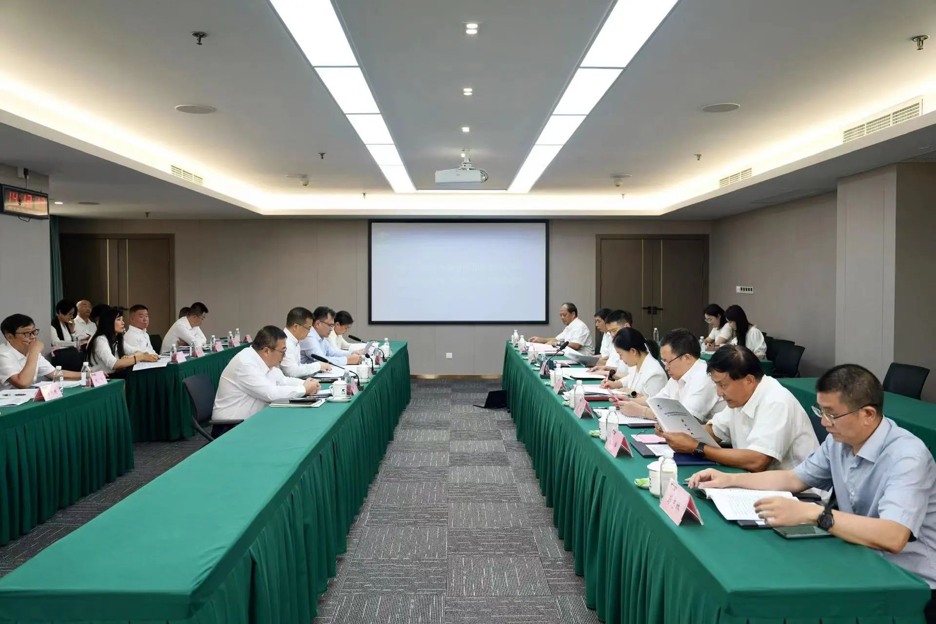 省Z6尊龙凯时集团召开2023年度司理层向董事会述职报告会