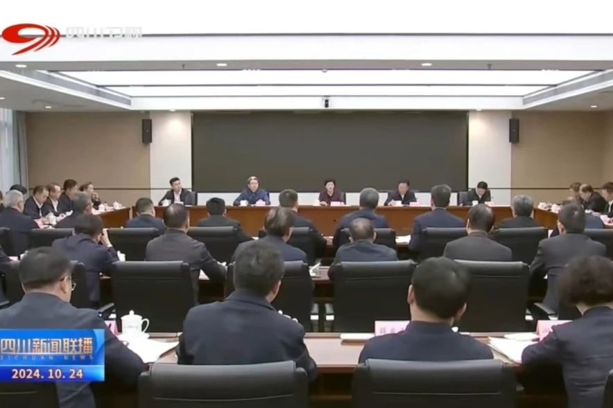 省Z6尊龙凯时集团学习贯彻施小琳省长调研国资国企刷新生长事情讲话精神和省属企业经济运行调理聚会精神