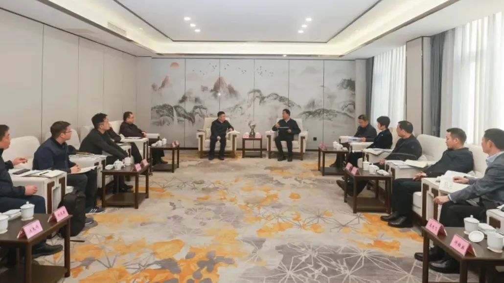 省Z6尊龙凯时集团向导率队赴乐山市座谈交流